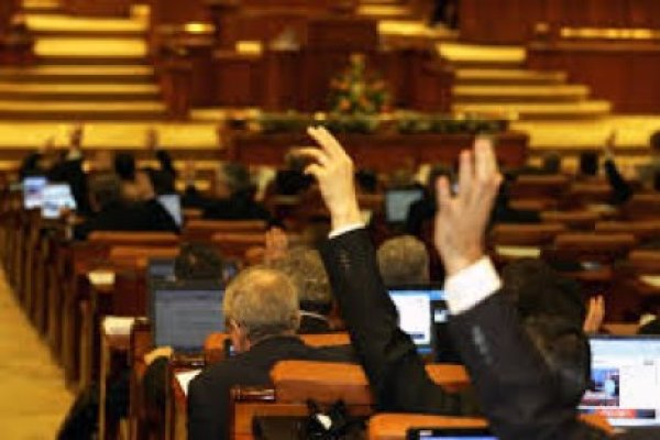 Parlamentul se reuneşte miercuri pentru declaraţia politică privind demisia preşedintelui Băsescu